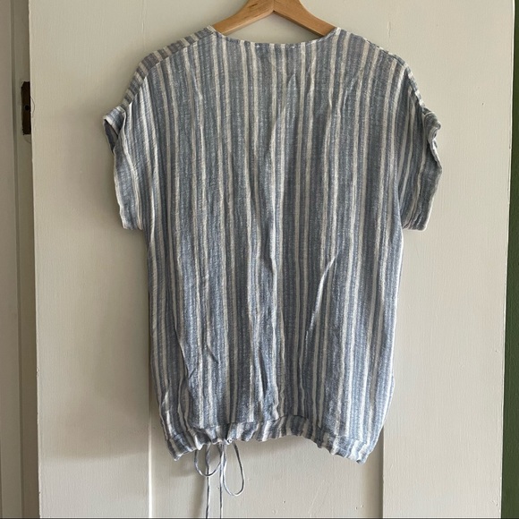 Azōe Woven Blouse - Picture 2 of 3